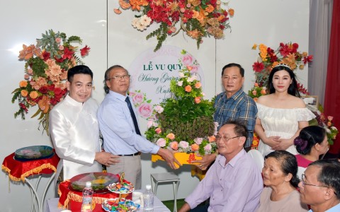 Sau hơn 20 năm tình bạn: Nghệ sĩ Hương Giang và Nhà báo Xuân Nguyên lên xe hoa về chung một nhà